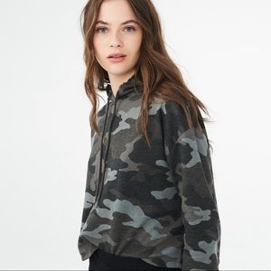 Cropped camo hoodie